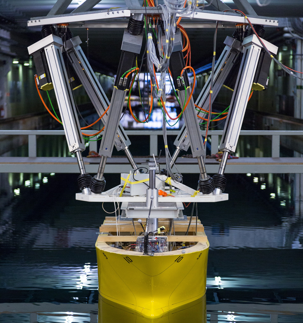 SYMETRIE Hexapode MISTRAL au bassin d'essais de SINTEF Ocean (Norvège)